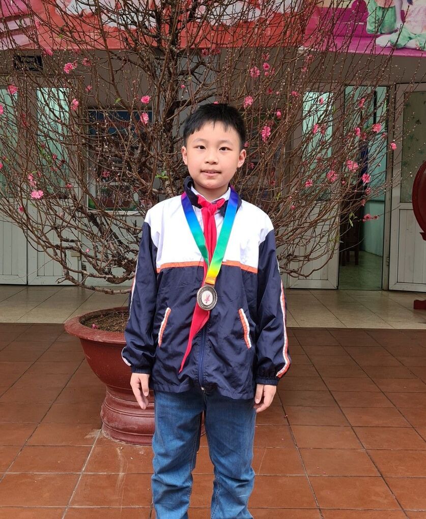 Bạn Nguyễn Chí Nguyên - lớp 5A đạt giải Ba đơn nam đá cầu và đạt giải Ba đôi nam đá cầu cấp Quận