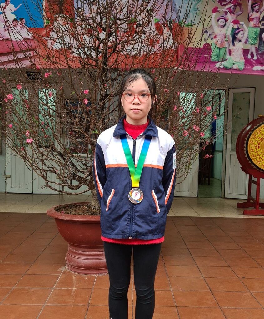Bạn Nguyễn Thị Mỹ Linh - lớp 5D đạt giải Ba bật xa nữ cấp Quận