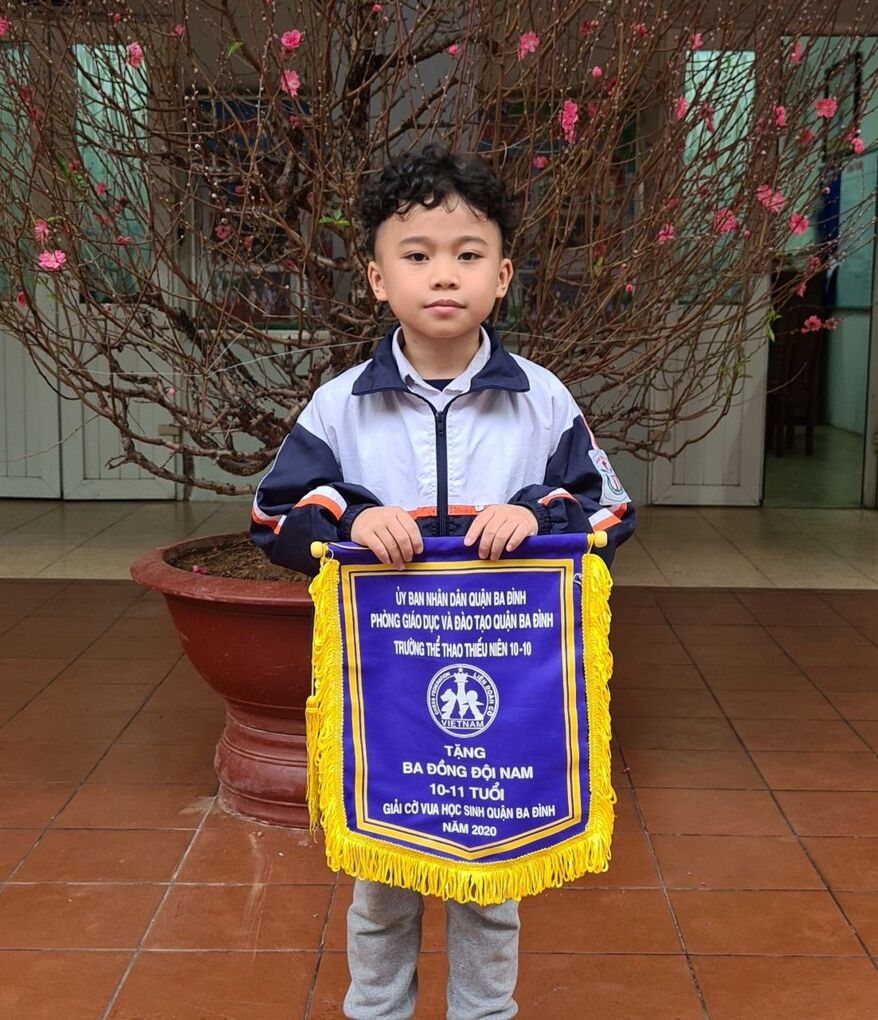 Bạn Nguyễn Công Nam Khánh - lớp 4D đạt giải Ba đồng đội nam môn Cờ vua cấp Quận