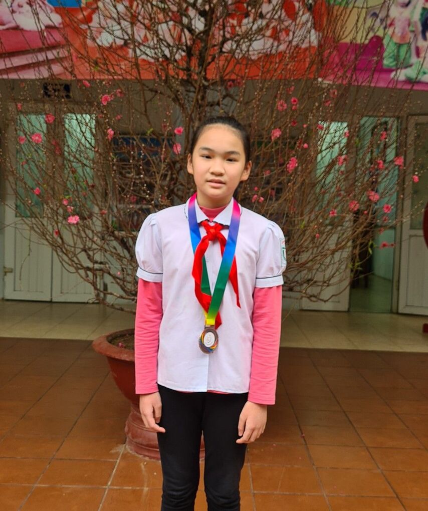 Bạn Nguyễn Ngọc Bảo Thy - lớp 4A đạt giải Ba đôi nữ đá cầu cấp Quận