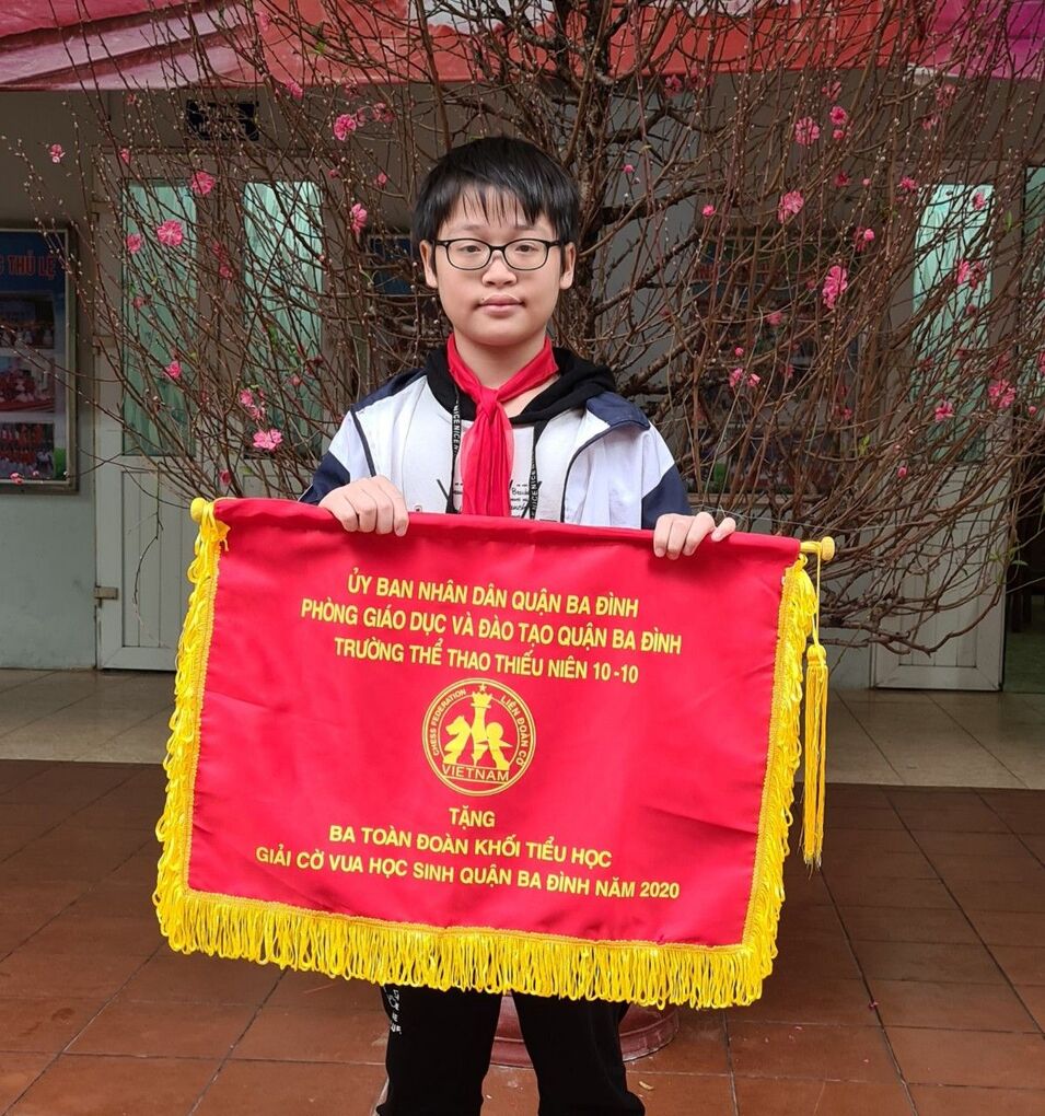 Bạn Trần Hoàng Gia Huy - lớp 5D đạt giải Ba đồng đội nam môn Cờ vua cấp Quận