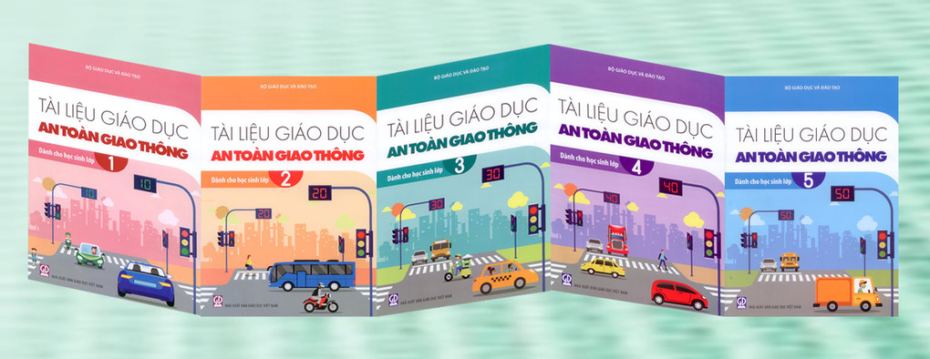 Giới thiệu sách tháng 9: Bộ sách Tài liệu giáo dục an toàn giao thông (từ lớp 1 đến lớp 5)