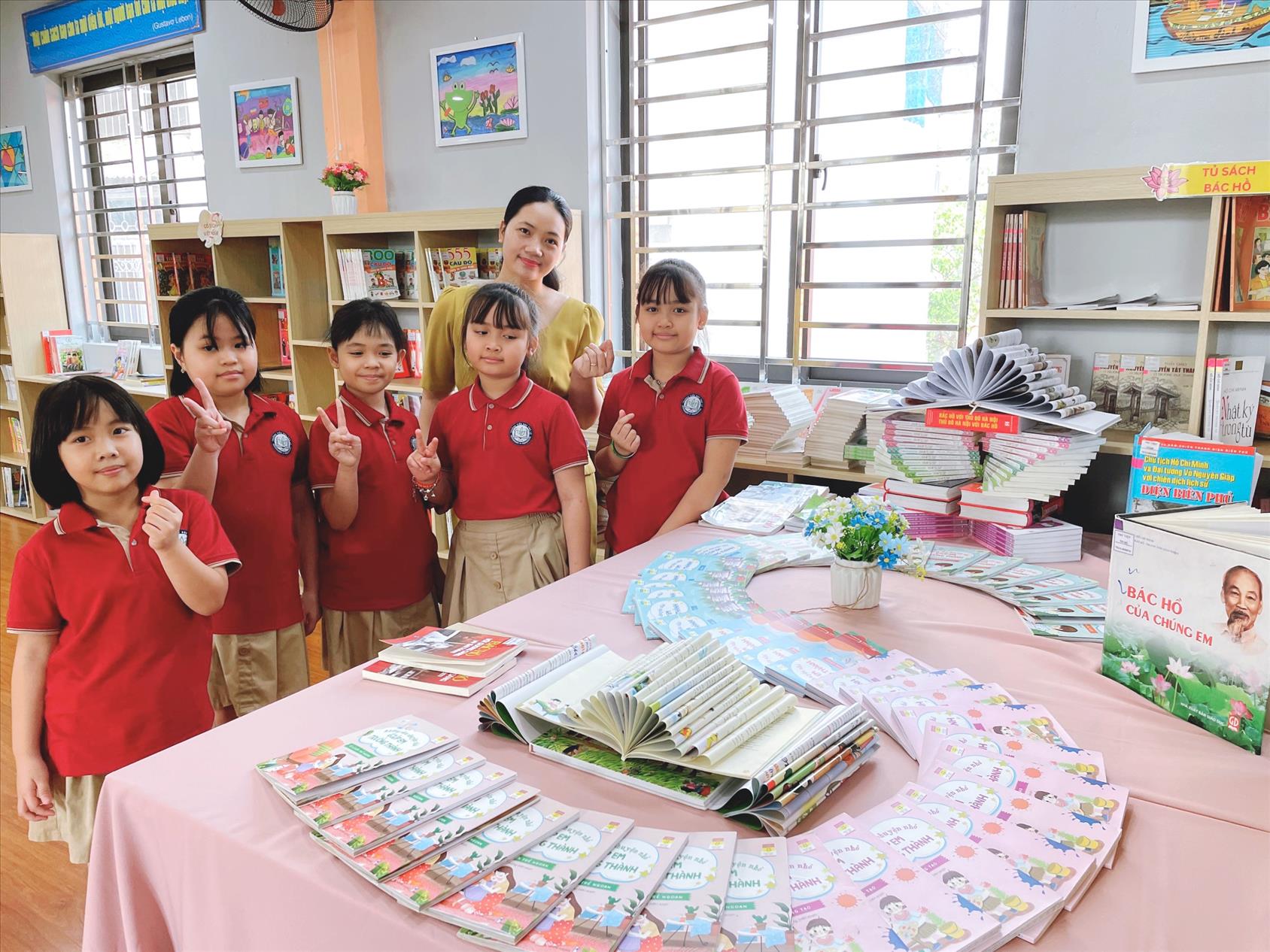 Học sinh lớp 2B tích cực tham gia cuộc thi "Đại sứ văn hoá đọc trường Tiểu học Thủ Lệ" tôn vinh nét đẹp tri thức