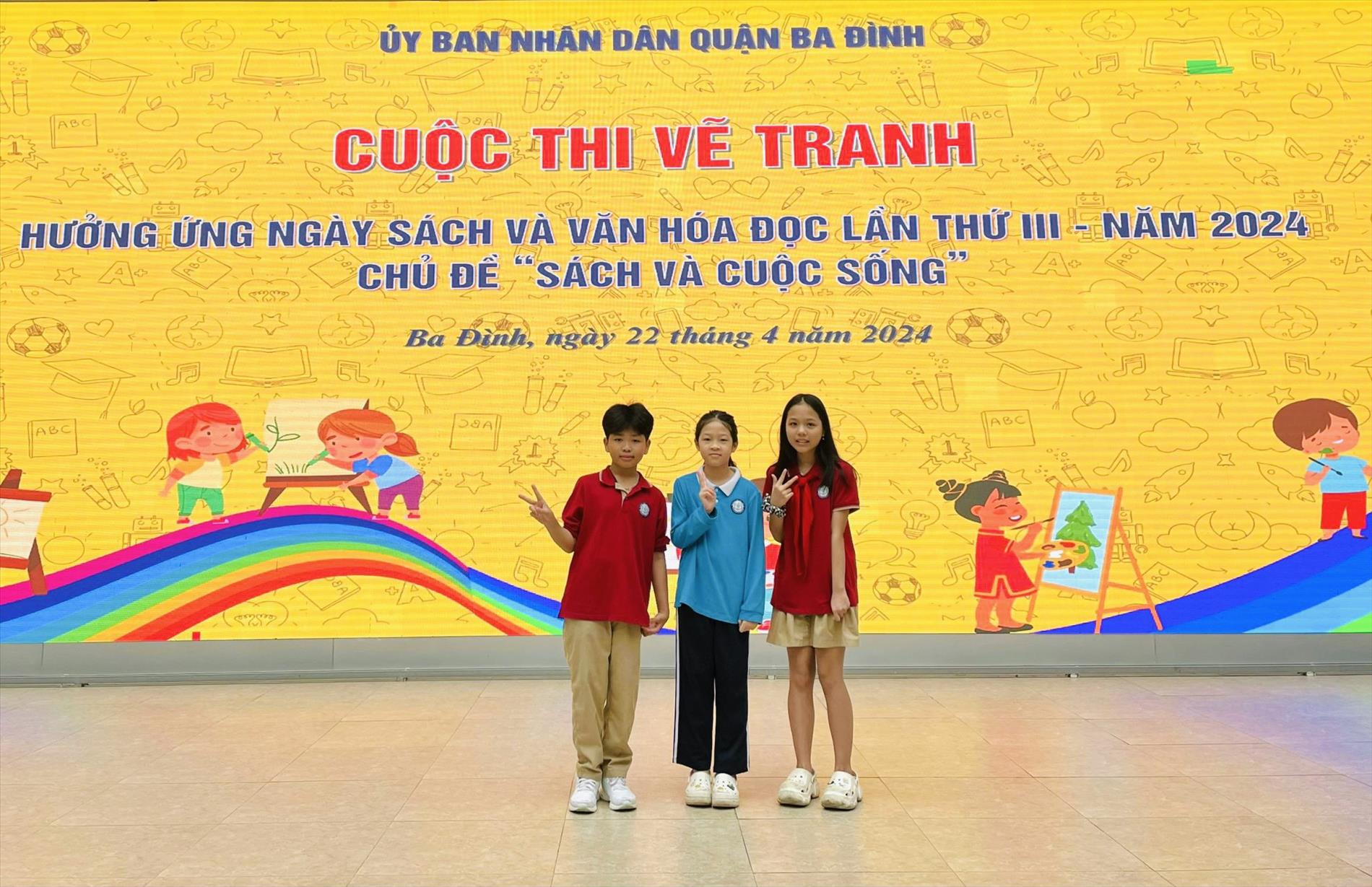 Học sinh trường Tiểu học Thủ Lệ hào hứng tham gia cuộc thi vẽ tranh Hưởng ứng Ngày Sách và Văn hóa Đọc Việt Nam quận Ba Đình năm 2024.